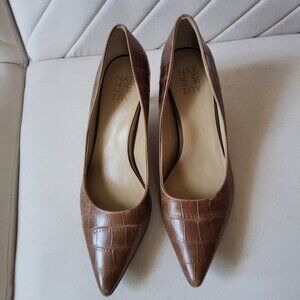 NATURALIZER,  Banks. Creme Brule 10 M